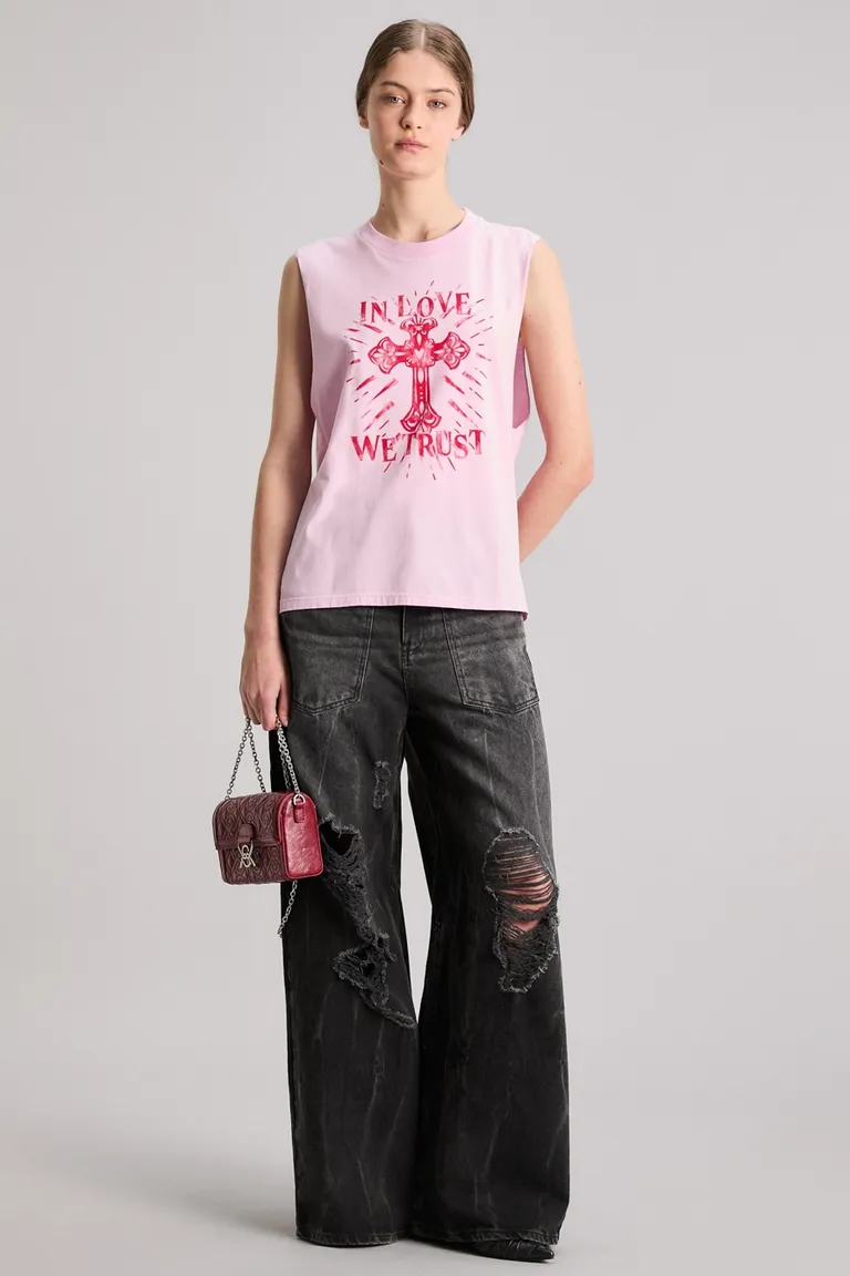Remera de algodón con estampado gráfico de diseño moderno y estilo informal de Kosiuko en Remeras para argentina