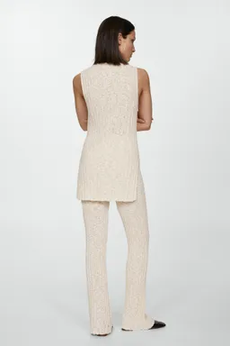 Pantalón acampanado punto de Mango en Pantalones para argentina