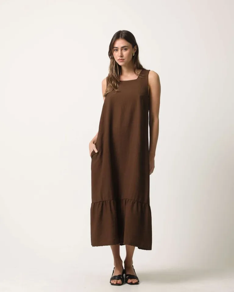 Vestido largo de corte sencillo y elegante con bolsillos y cierre en la espalda de Hesed en Vestidos para argentina