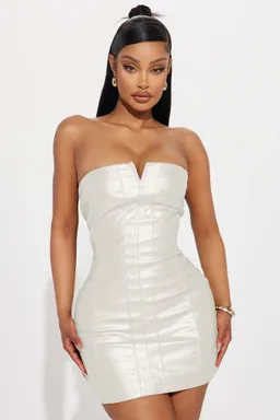 Mini vestido cuero sleek rebel de Fashion Nova en Vestidos para argentina