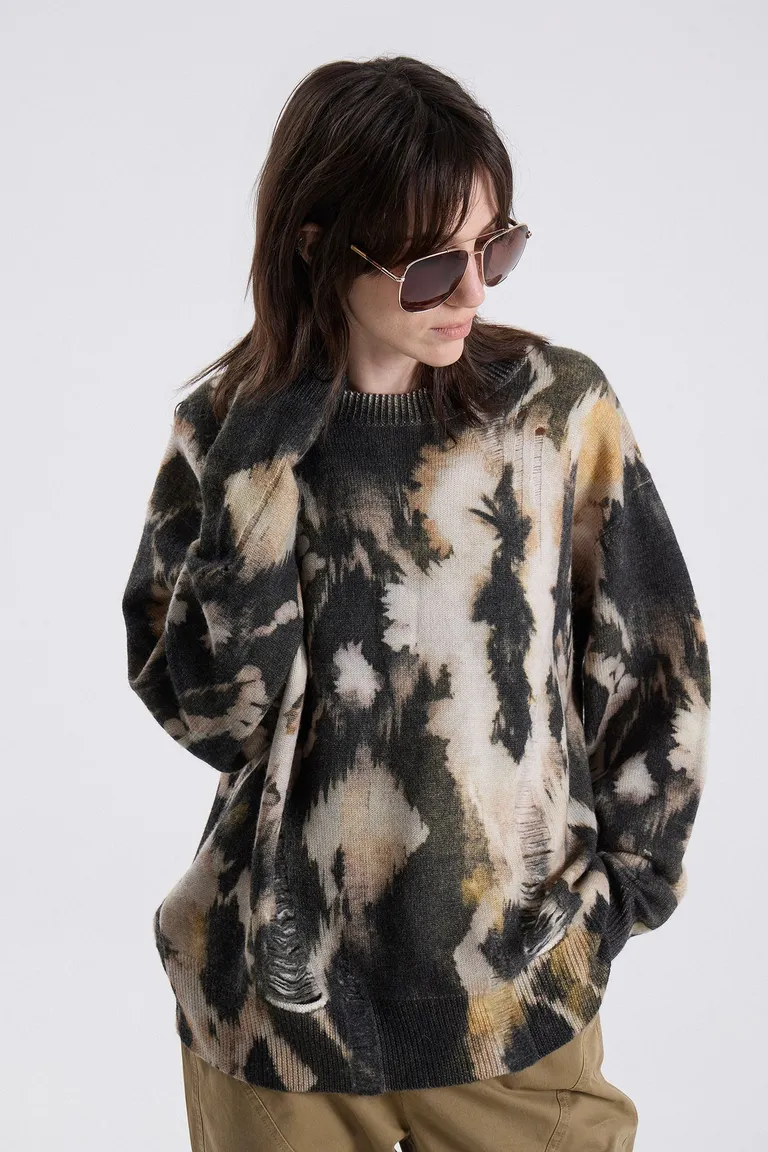 Sweater tejido de calce holgado con estampa integral y cuello redondo de ajuste relajado de Maria Cher en Buzos y Sweaters para argentina