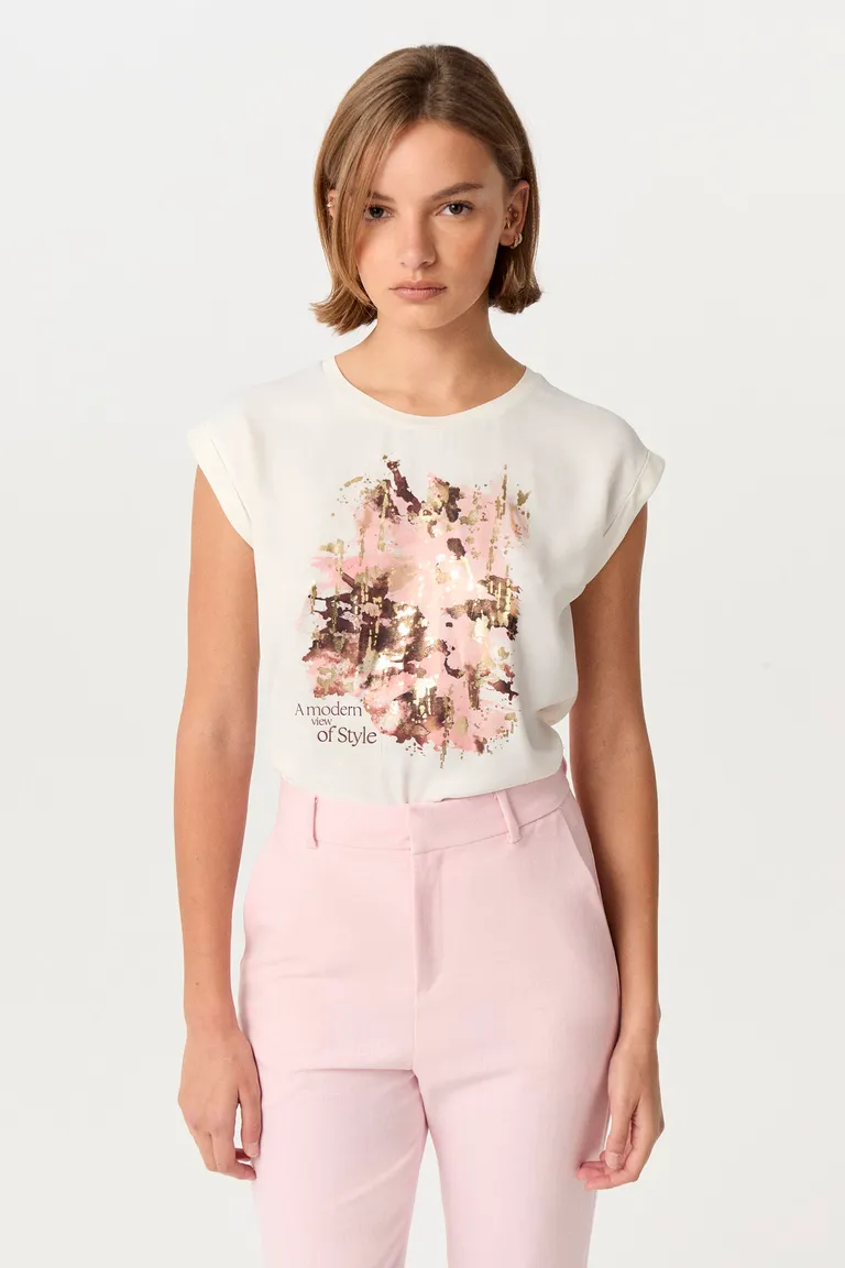 Remera de satén rosa con estampado floral y diseño holgado de Markova en Remeras para argentina