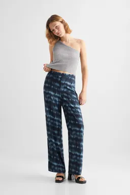 Pantalón fluido estampado de Mango Teen en Pantalones para argentina