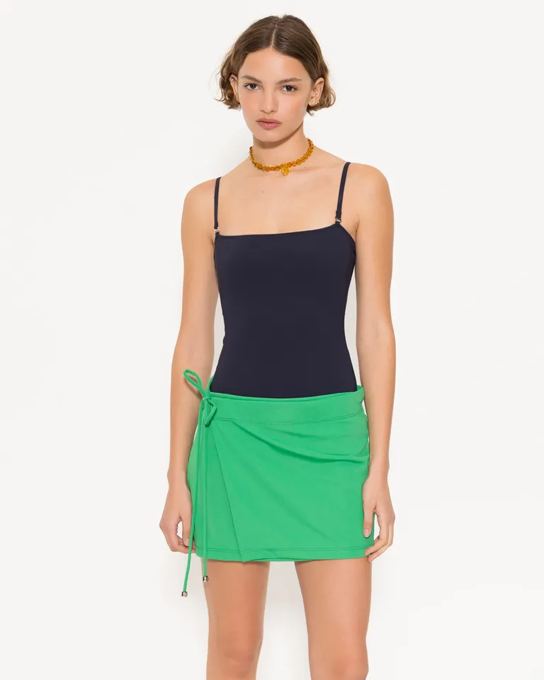 Falda estilo portafolio en tela de punto elástica y vibrante de Jazmin Chebar en Faldas para argentina