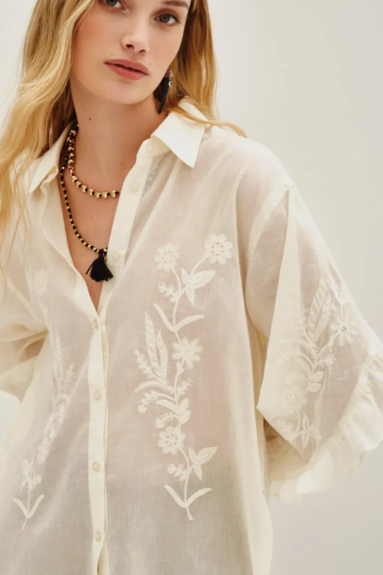 Camisa de manga larga con volados en hombros y detalles bordados ornamentales de Rapsodia en Camisas para argentina