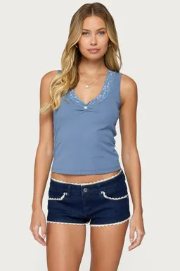 Musculosa dionne con encaje de Edikted en Tops para argentina