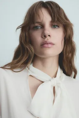 Blusa con lazo cuello de Mango en Blusas para argentina