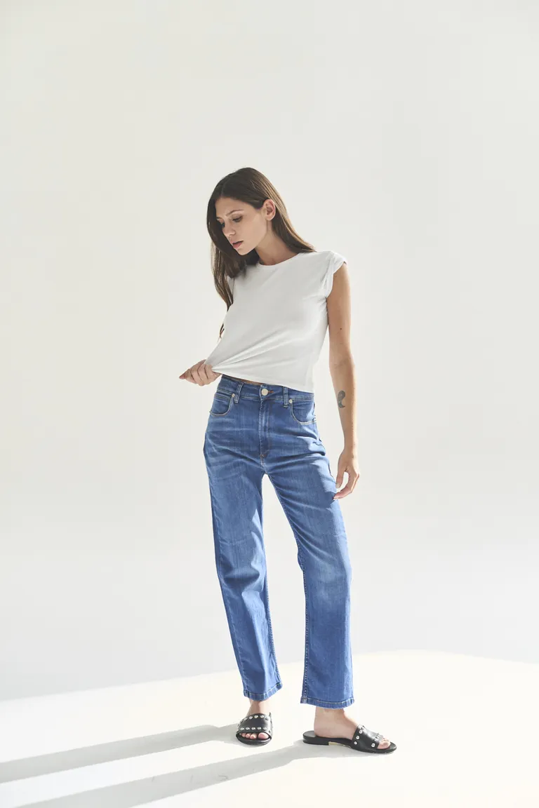 Jeans rectos de corte clásico en tono azul para mujer de Akiabara en Pantalones para argentina