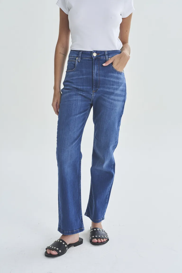 Jeans rectos de corte clásico en tono azul para mujer de Akiabara en Pantalones para argentina