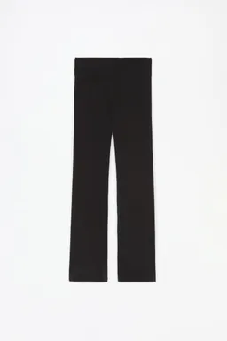Calza acampanada canalé de Lefties en Pantalones para argentina