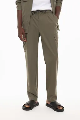 Pantalón cargo técnico de Lefties en Pantalones para argentina