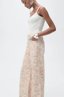Jeans wideleg estampado floral de Mango en Pantalones para argentina