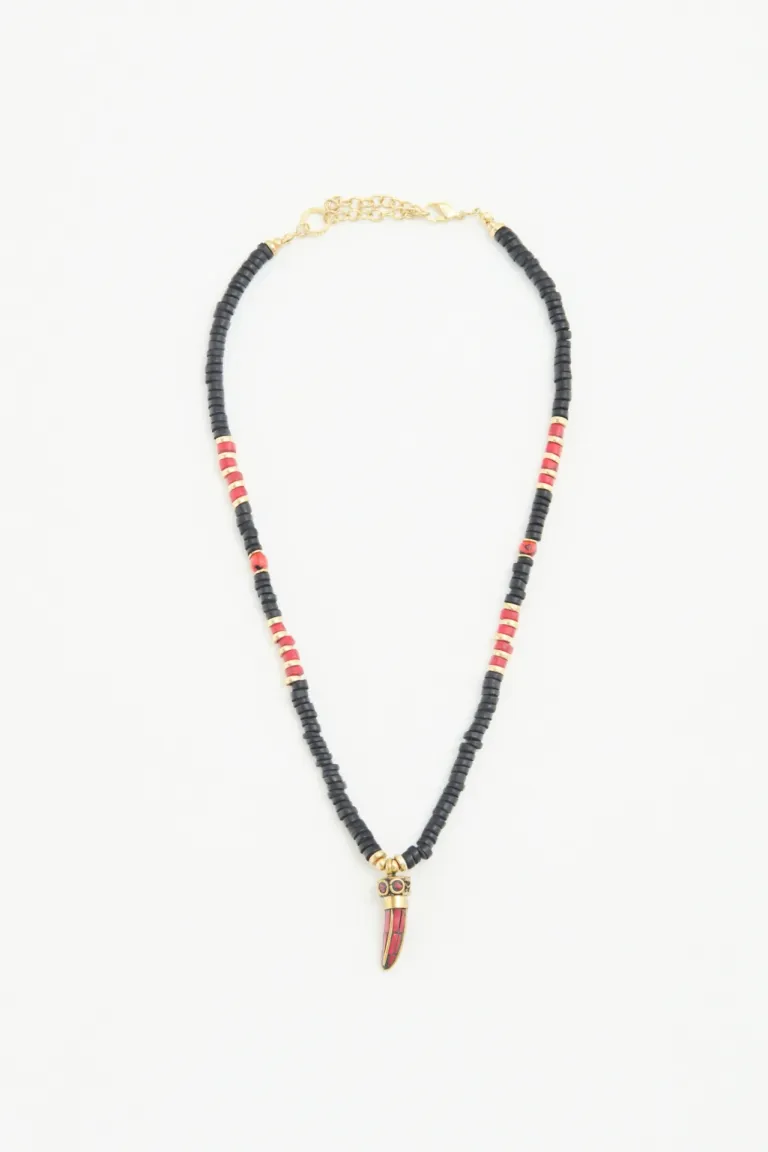 Collar de piezas de colores con un cuerno central como dije de Rapsodia en Bijouterie para argentina