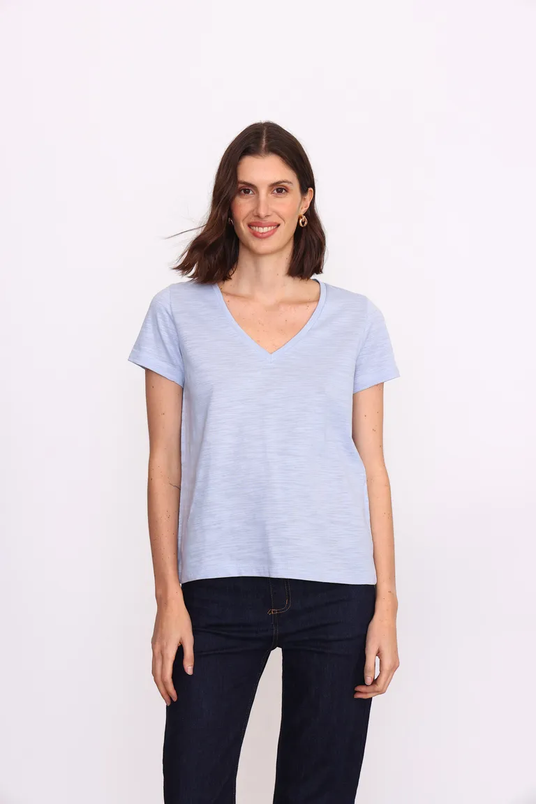 Remera básica de jersey flammé con escote en V para mujer de Yagmour en Remeras para argentina