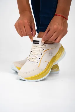 Limo crema dorado de Araquina en Zapatillas para argentina