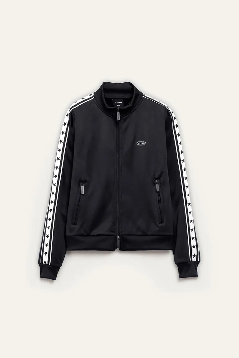 Campera deportiva de cuello alto con cierre frontal y detalles bordados en mangas de 47 Street en Chaquetas para argentina