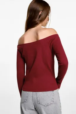 Remera hombros descubiertos de Mango Teen en Tops para argentina