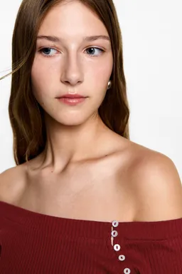 Remera hombros descubiertos de Mango Teen en Tops para argentina