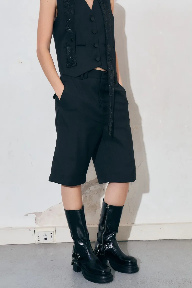 Bermudas negras de corte elegante para mujer de Allo Martinez en Shorts para argentina