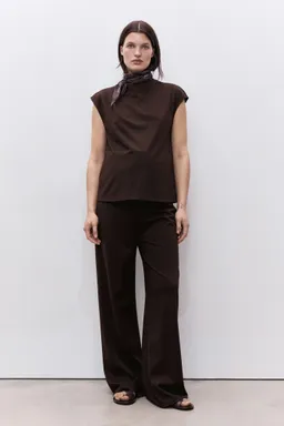 Camiseta cuello drapeado mangas de Mango en Tops para argentina