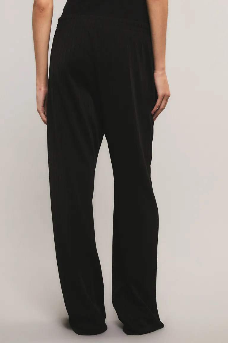 Pantalón de corte amplio con bolsillos laterales y calce fluido de tiro medio de Kosiuko en Pantalones para argentina