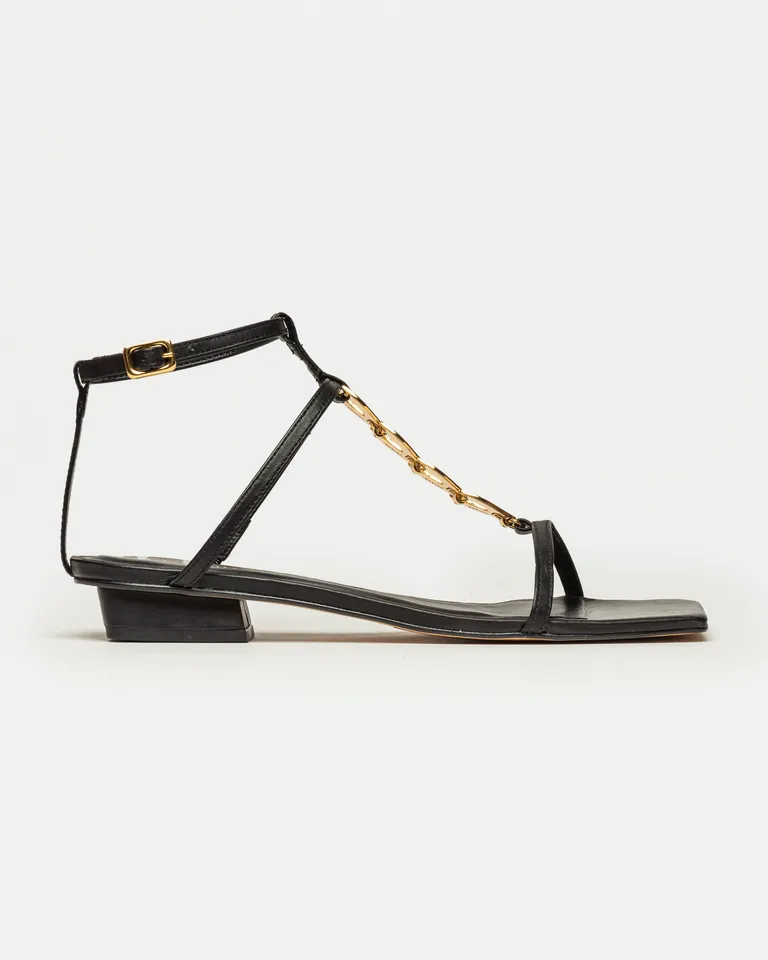 Sandalia baja con eslabones metálicos dorados y hebilla ajustable en tobillo de Prüne en Sandalias para argentina