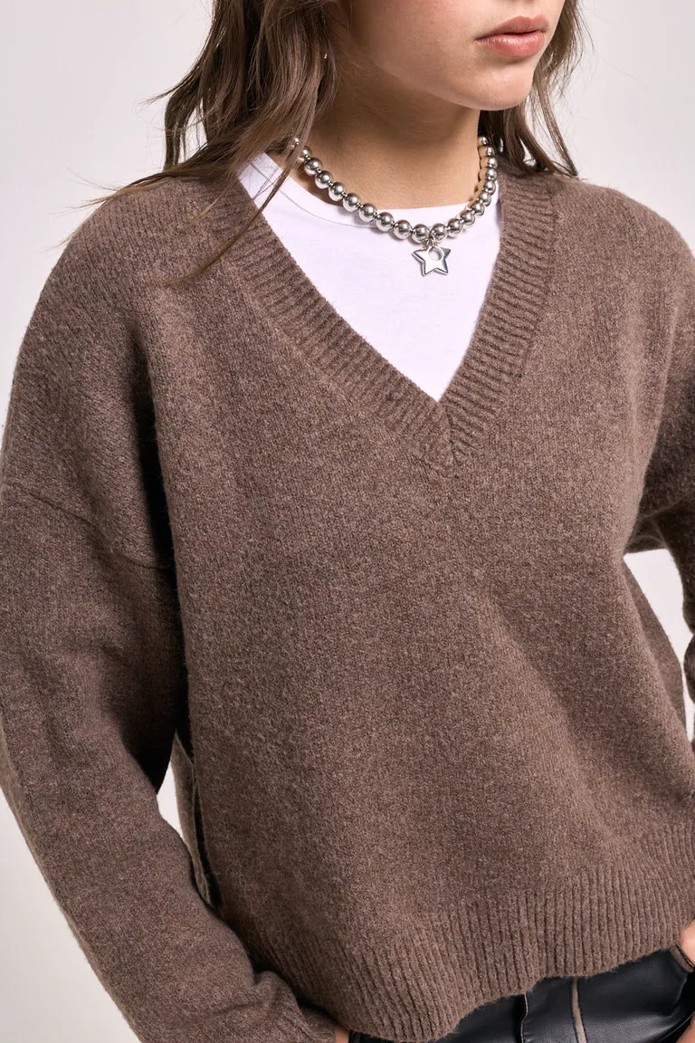 Sweater tejido de calce holgado con cuello en V y mangas largas de 47 Street en Buzos y Sweaters para argentina