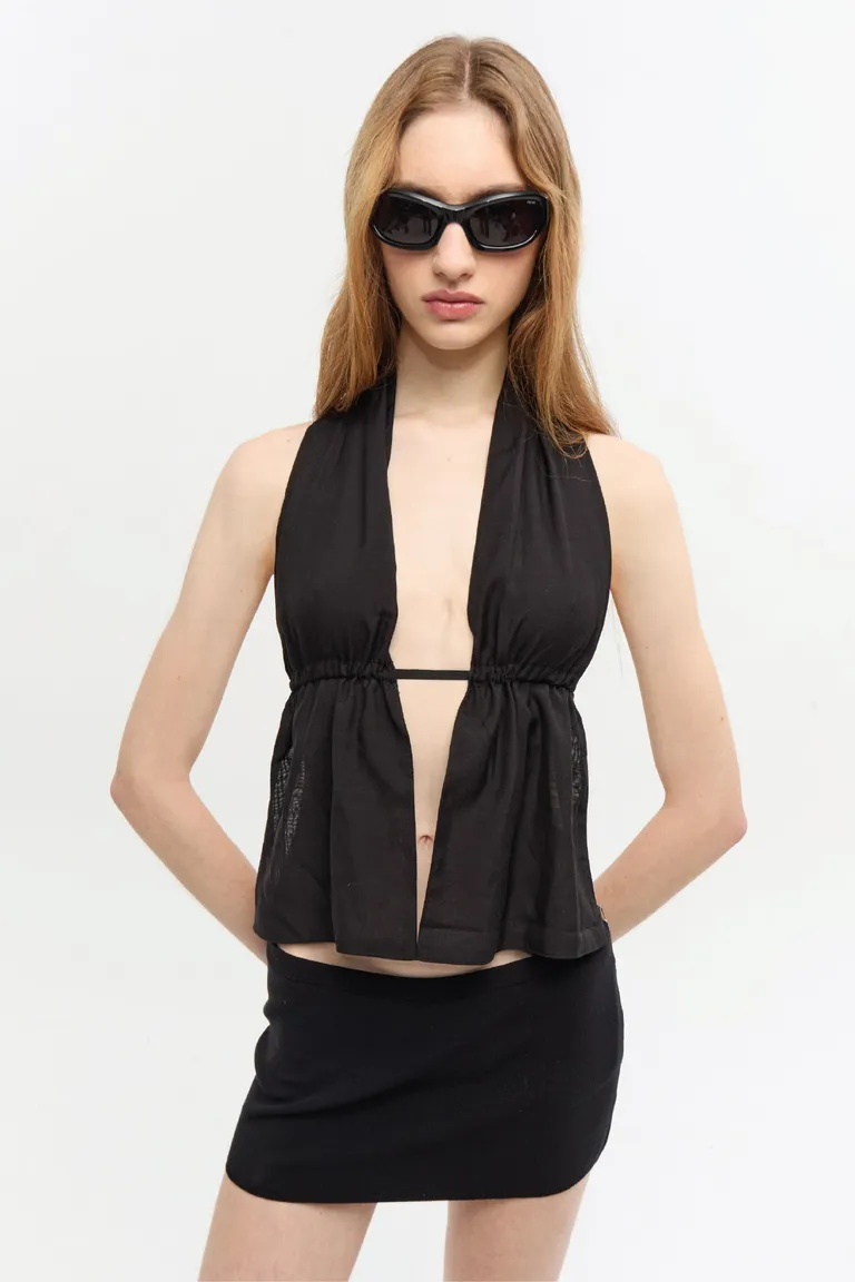 Top negro de diseño halter con espalda descubierta de Ay Not Dead en Tops para argentina