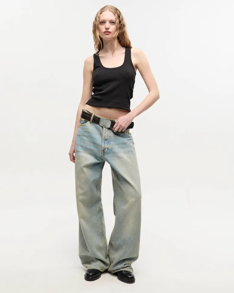 Pantalones de corte ancho en denim celeste súper claro con detalles de bigotes de Ay Not Dead en Pantalones para argentina