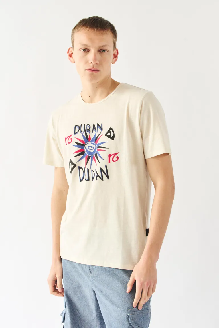 Remera beige con estampado gráfico en diseño casual y moderno de Bensimon en Remeras y Polos para argentina