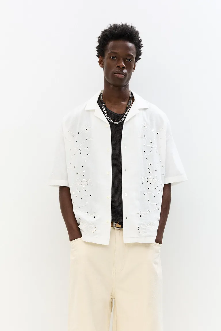 Camisa con flores bordadas de Pull&Bear en Camisas para argentina
