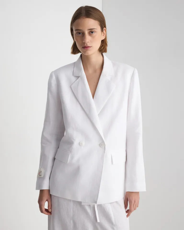 Blazer de lino blanco con silueta amplia y estructura suave de Prüne en Blazers para argentina