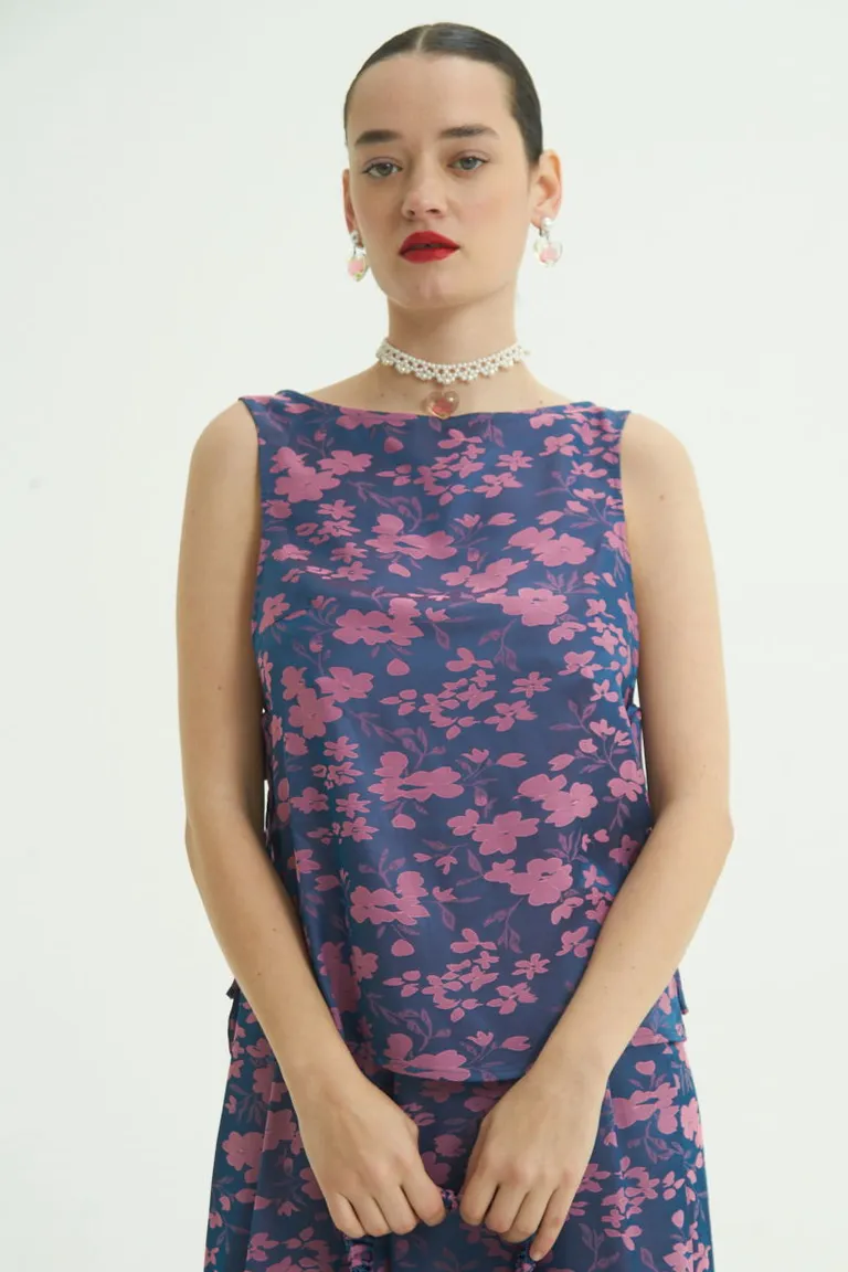Musculosa de diseño jacquard con cuello bote y aperturas laterales de Las Pepas en Tops para argentina
