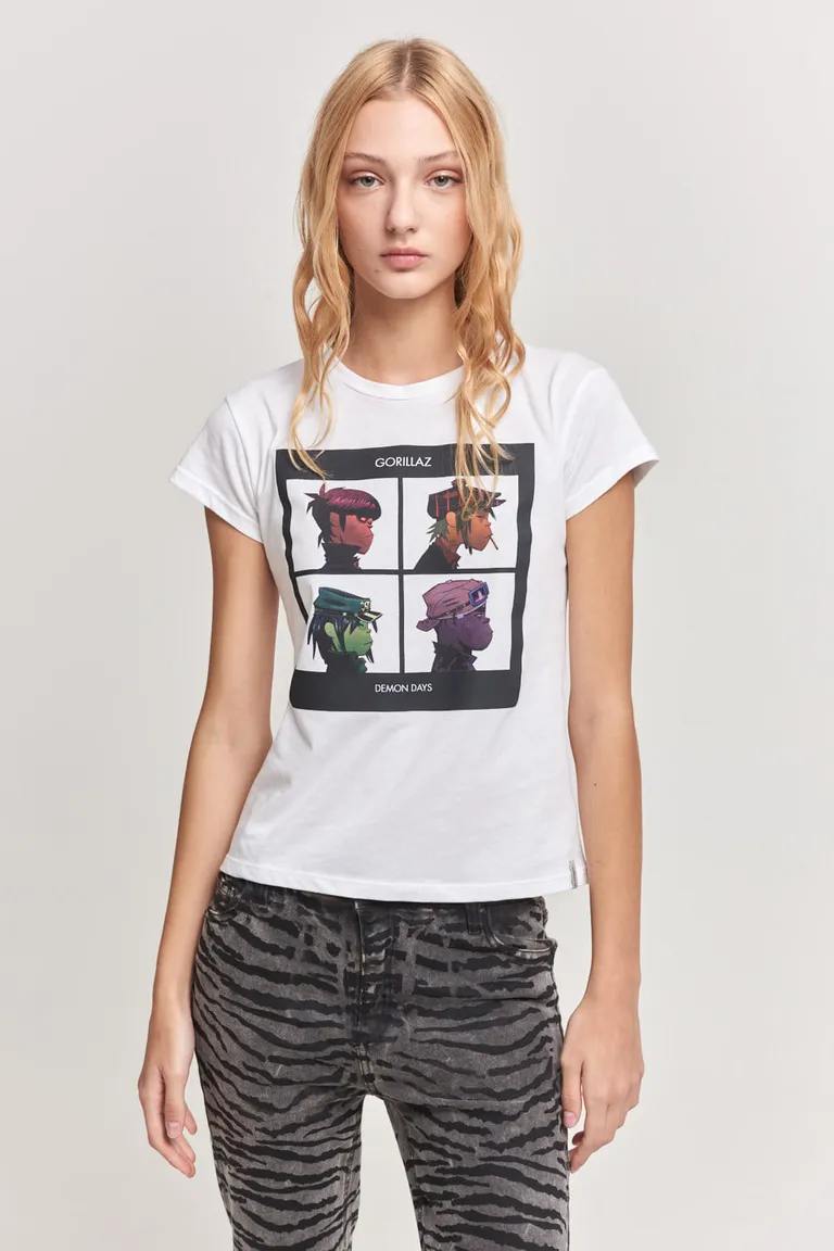 Camiseta blanca de manga corta con estampa gráfica para mujer de 47 Street en Remeras para argentina