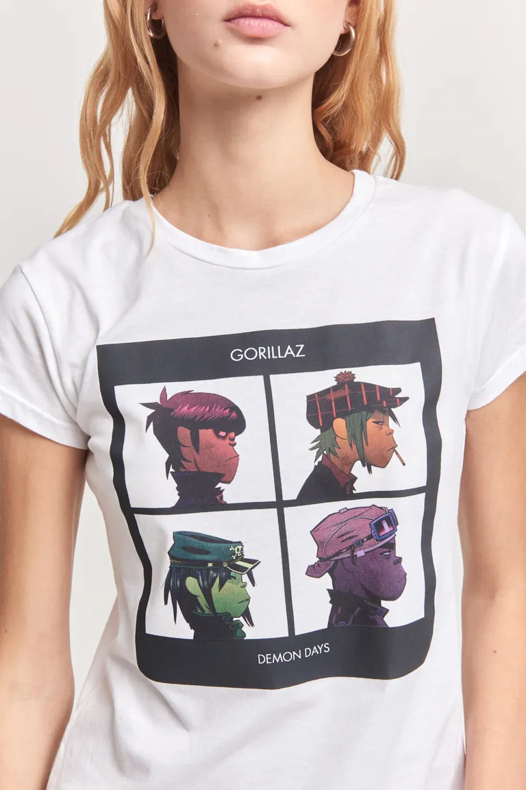 Camiseta blanca de manga corta con estampa gráfica para mujer de 47 Street en Remeras para argentina