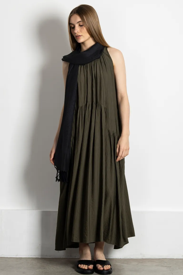 Vestido largo sin mangas de pliegues en color verde oliva para mujer de Kill en Capas y Ponchos para argentina