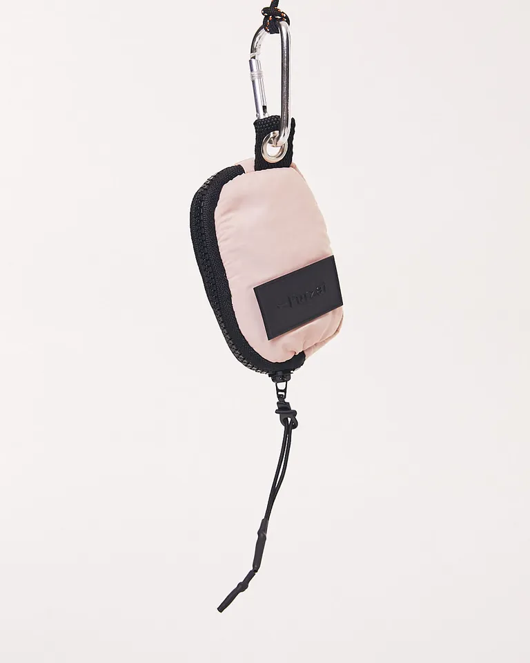 Mini cartera colgante con mosquetón y cierre de Furzai en Porta X para argentina