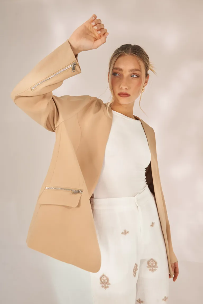 Blazer blanco elegante y versátil para mujer de Apricot en Blazers para argentina