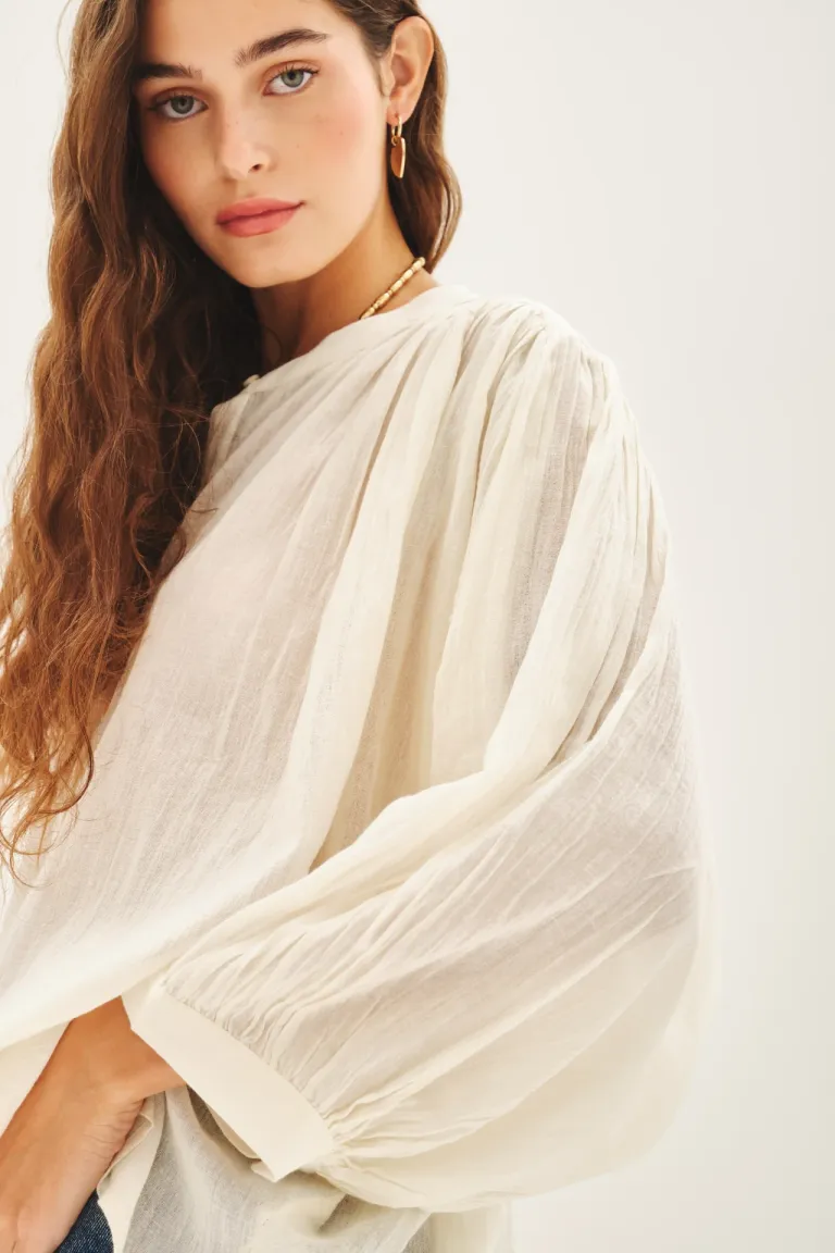 Camisa blanca de algodón con diseño amplio y detalles de frunces de Rapsodia en Camisas para argentina