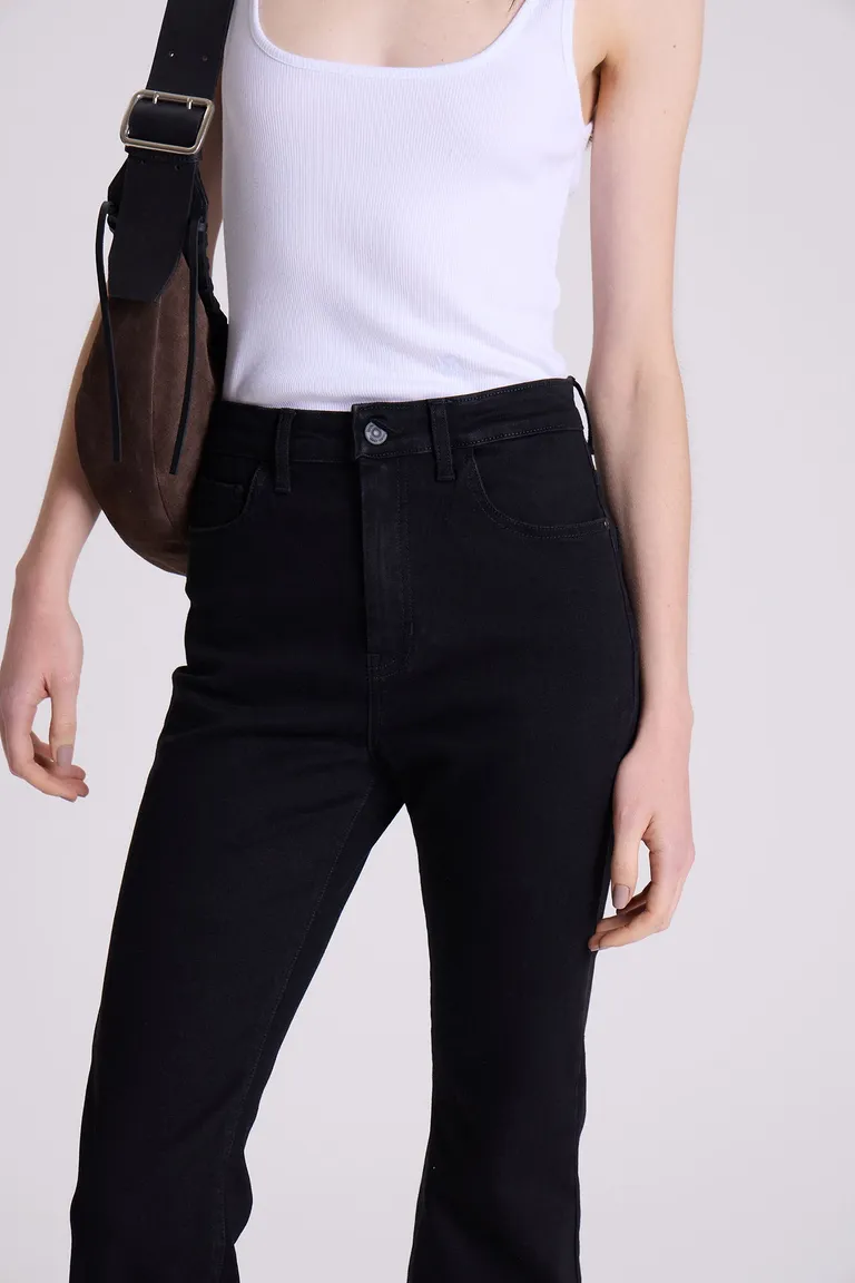 Pantalones clásicos negros de corte skinny con bordado en bolsillo trasero de Maria Cher en Pantalones para argentina