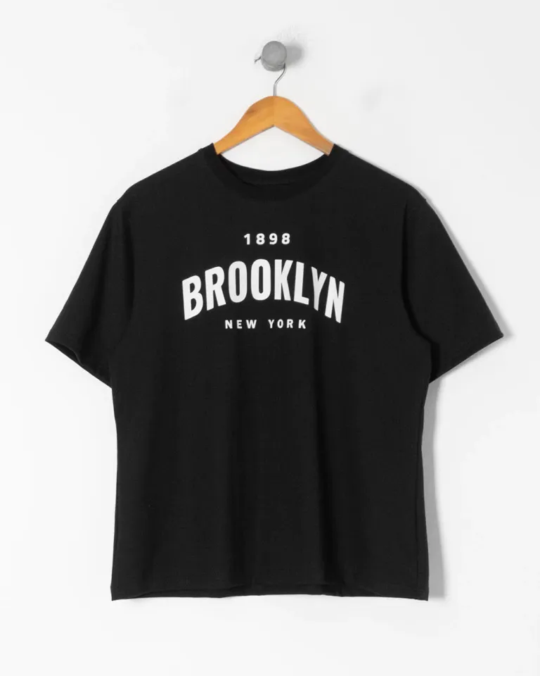 Remera oversized negra con estampa y bordado en la espalda para mujer de Sky en Remeras para argentina