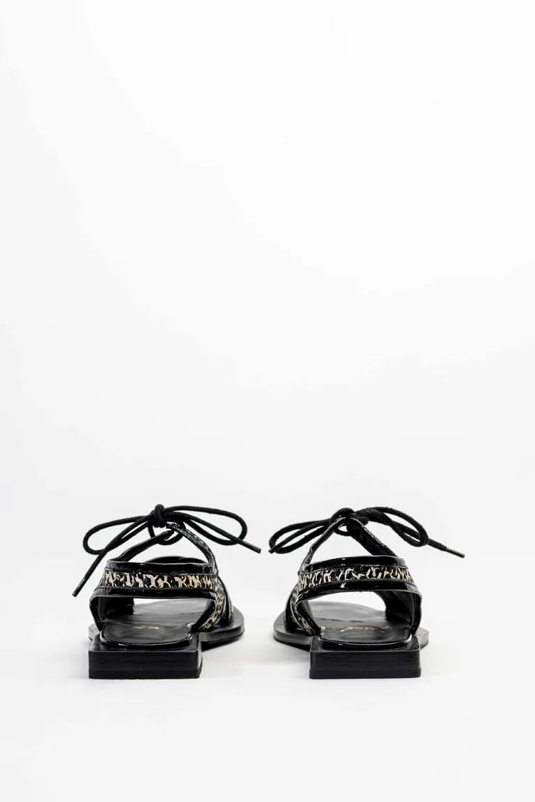 Sandalias planas de rafia trenzada con capellada cruzada y suela geométrica de Mishka en Sandalias para argentina