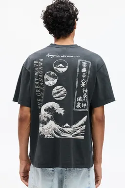Remera gráfico la gran ola de Pull&Bear en Remeras y Polos para argentina