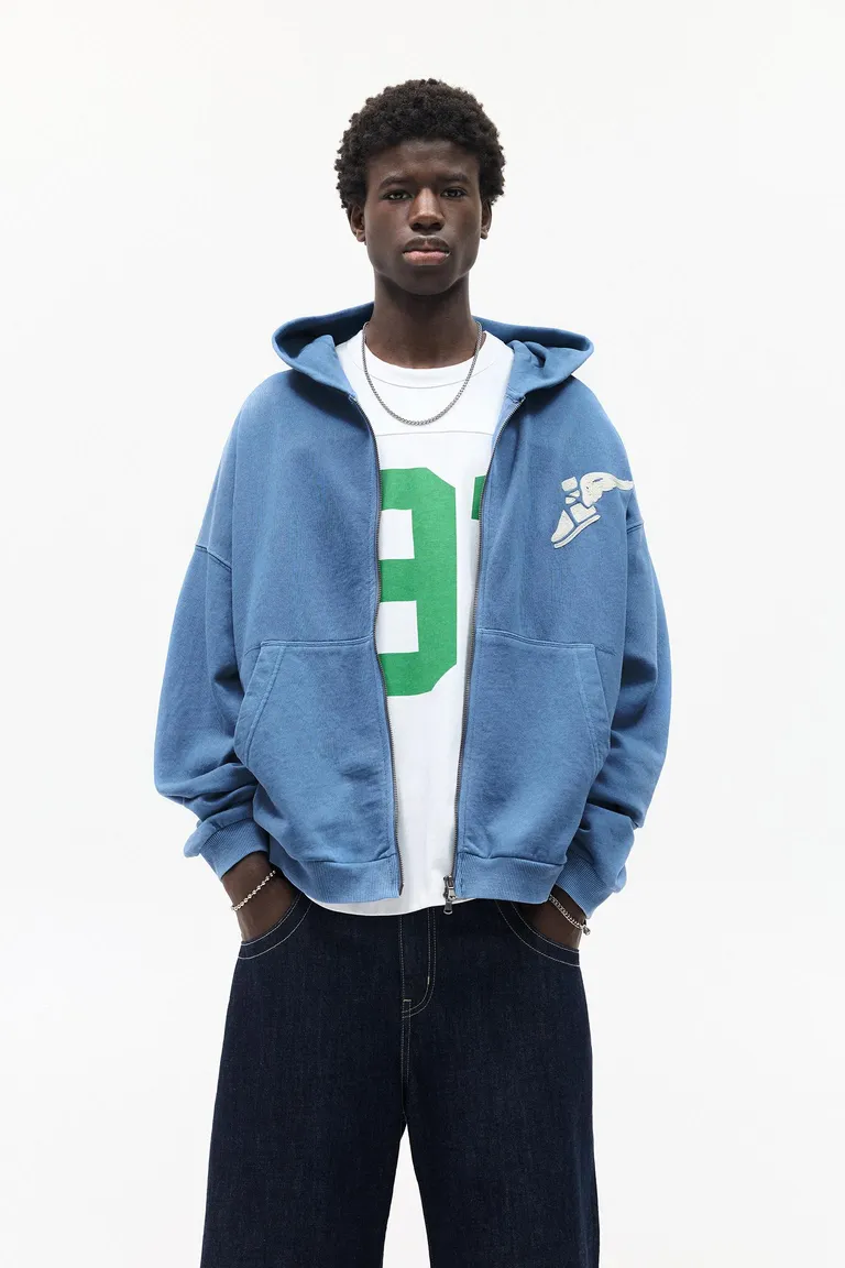 Sudadera capucha goodyear de Pull&Bear en Buzos y Sweaters para argentina