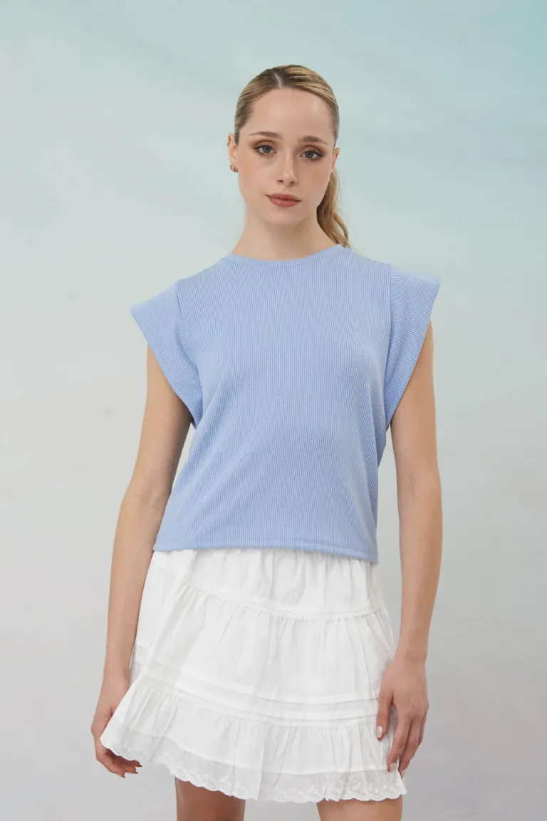 Remera de diseño contemporáneo en un elegante tono violeta para un look moderno y femenino de Apricot en Remeras para argentina