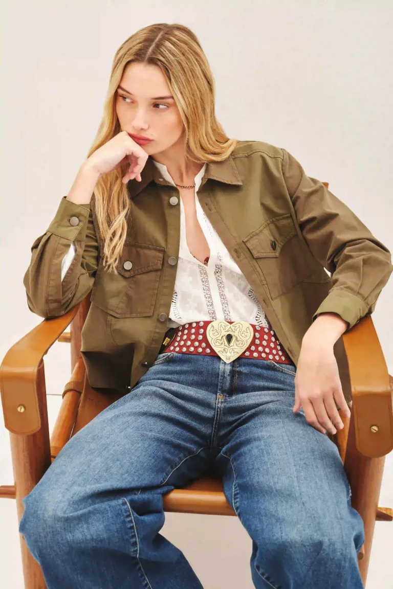 Chaqueta de estilo militar con bolsillos y detalles metálicos de Rapsodia en Chaquetas para argentina