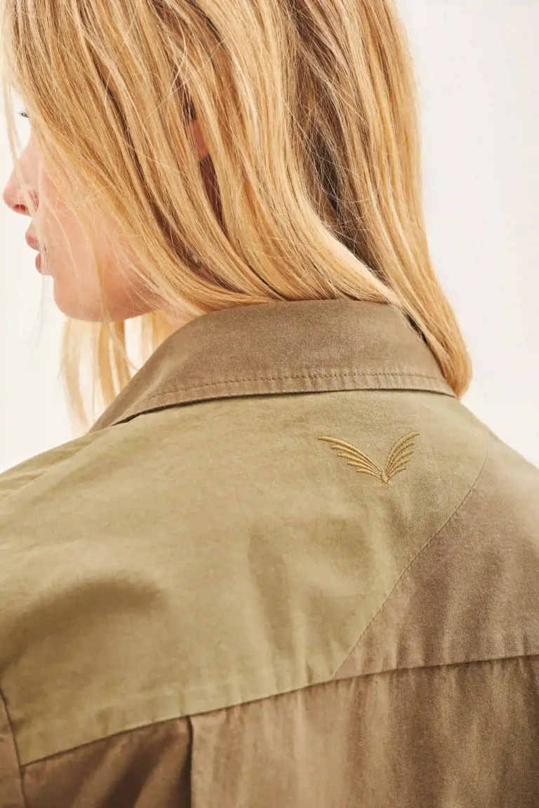 Chaqueta de estilo militar con bolsillos y detalles metálicos de Rapsodia en Chaquetas para argentina