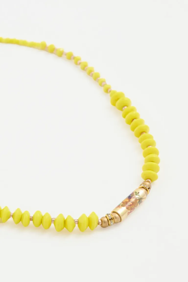 Collar corto con piezas pasantes y flor metálica, un accesorio de verano con personalidad de Rapsodia en Bijouterie para argentina