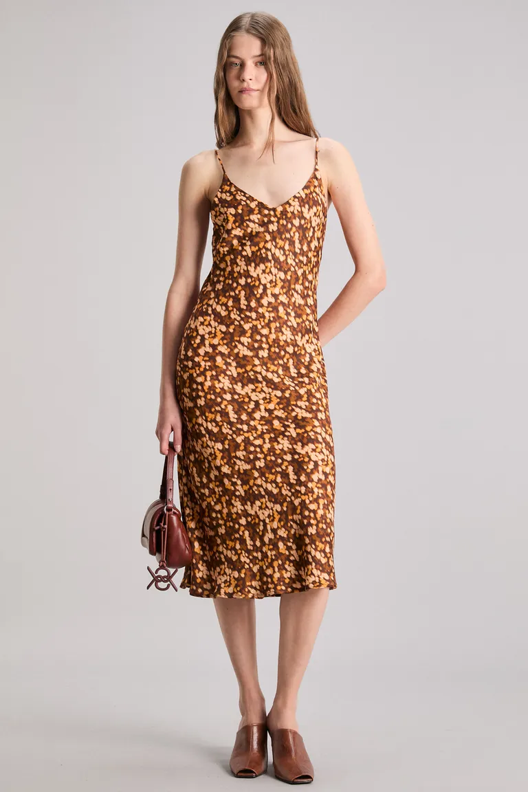 Elegante vestido de satén con estampado brillante y escote en V de Kosiuko en Vestidos para argentina
