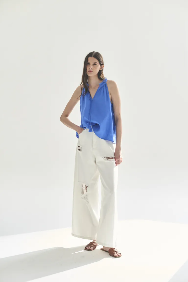 Blusa sin mangas de corte asimétrico en color azul para mujer de Akiabara en Blusas para argentina